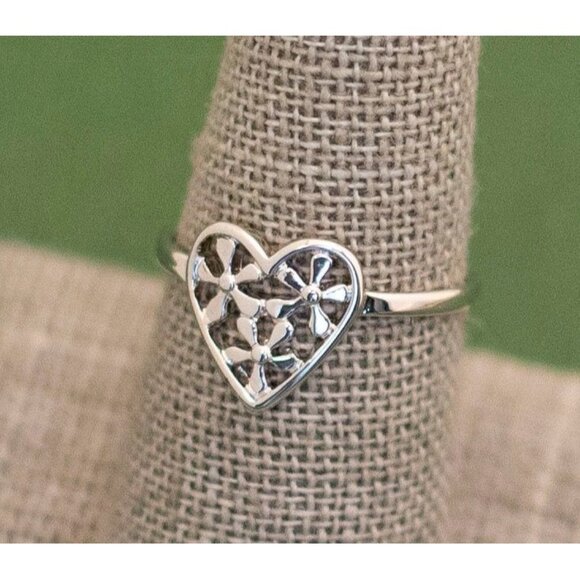 Vintage Victorian Silver Tone Heart Ring Size 7 3/4 by Avon K1 - Picture 2 of 3